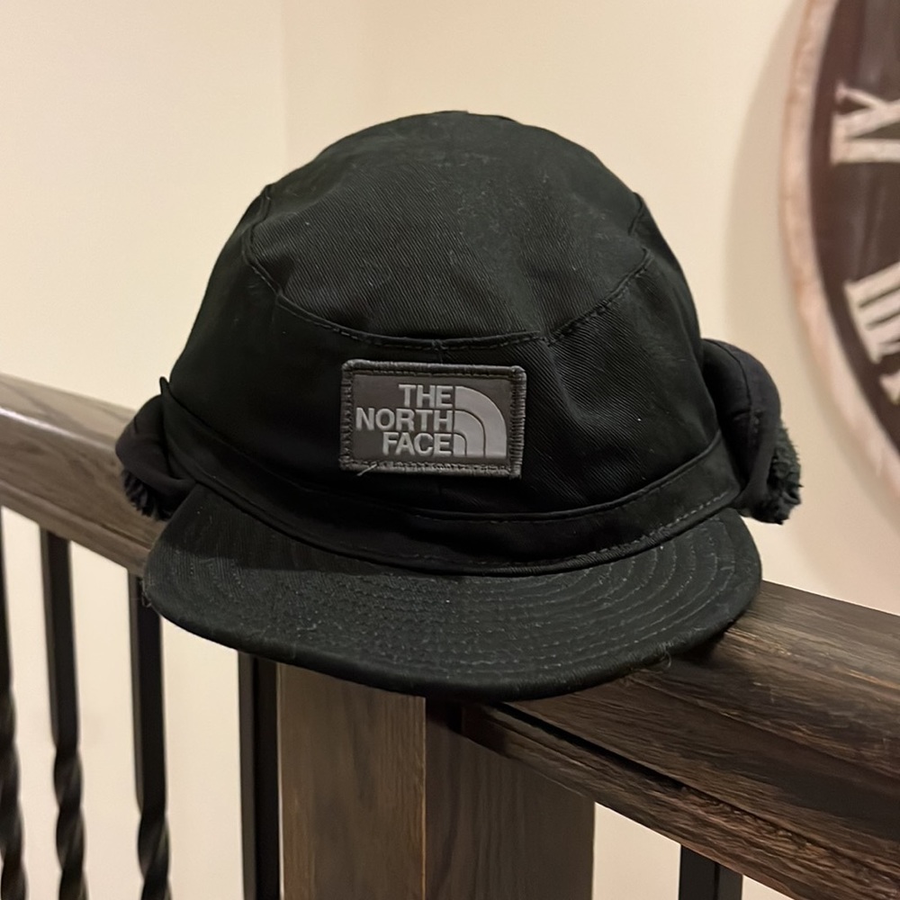 The North Face Fuzzy Fudd Winter Hat Cap new black Youth Boys Small